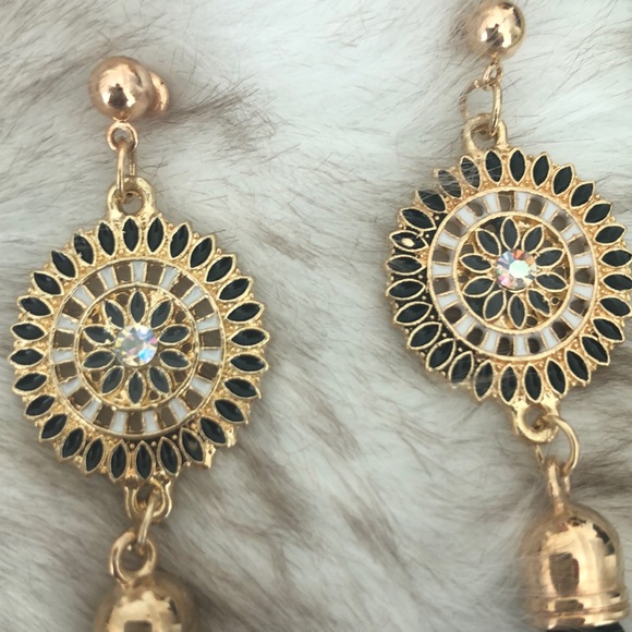 SOLD 🧡 NWT Black Tassel Earrings - Picture 2 of 5
